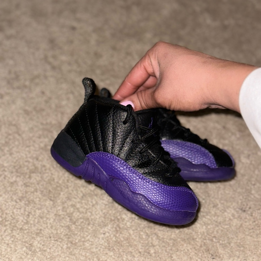 Jordan 12 Retro size 7C black & purple